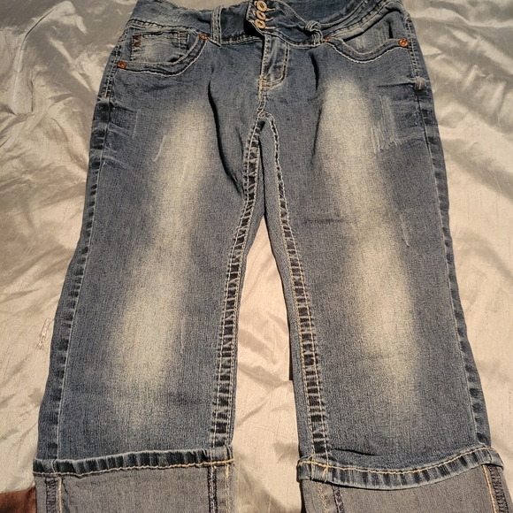 Angels Capris - Picture 2 of 4